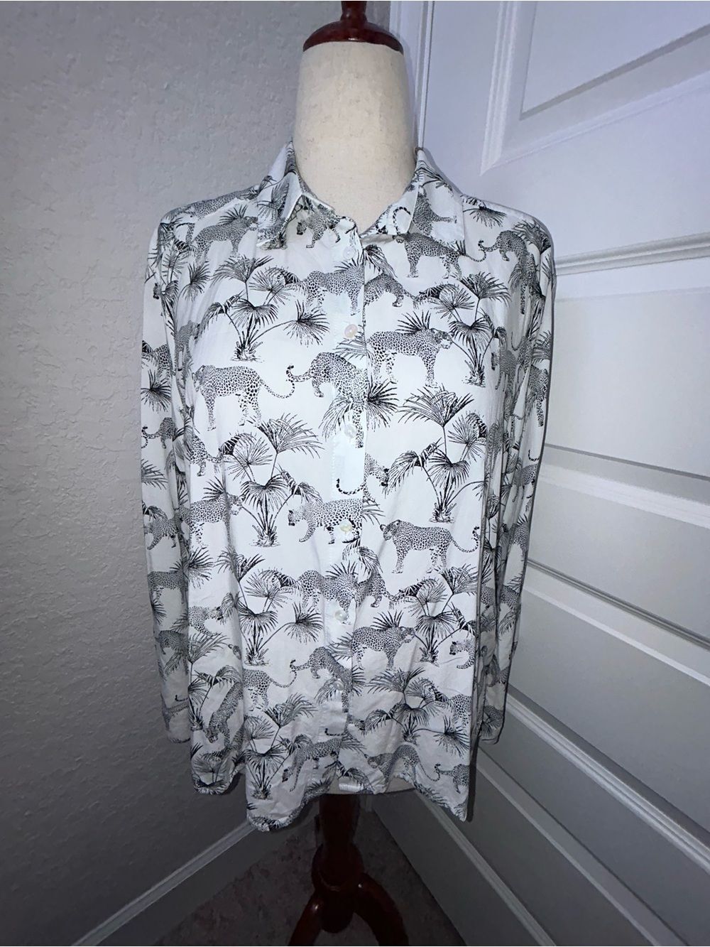 Jane & Delancey Leopard Animal Print Long Sleeve Button Front Blouse Shirt Top